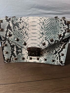 Badgley Mischka Snake-Embossed Studded Envelope Crossbody - White/Black